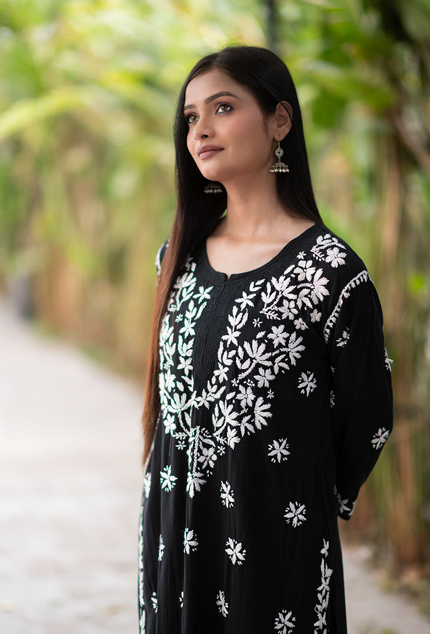 Daniya Modal Chikankari Kurti Set
