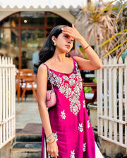 Anushka Noodle Chikankari Kurti